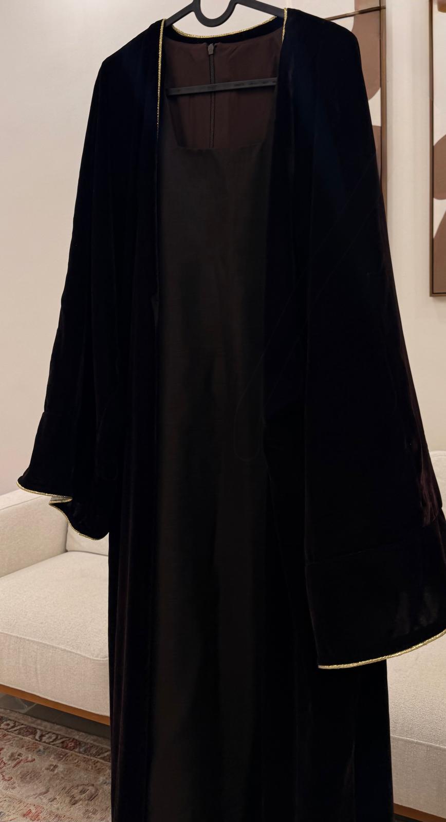 Velvet Bisht Mama