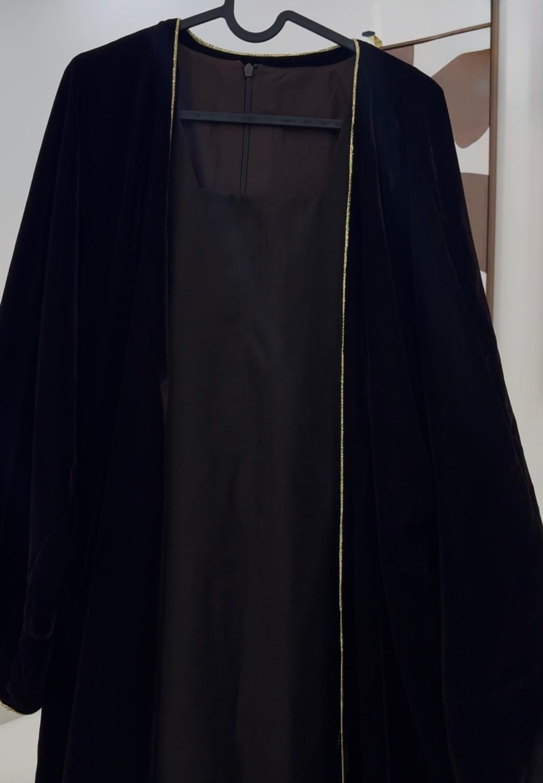 Velvet Bisht Mama